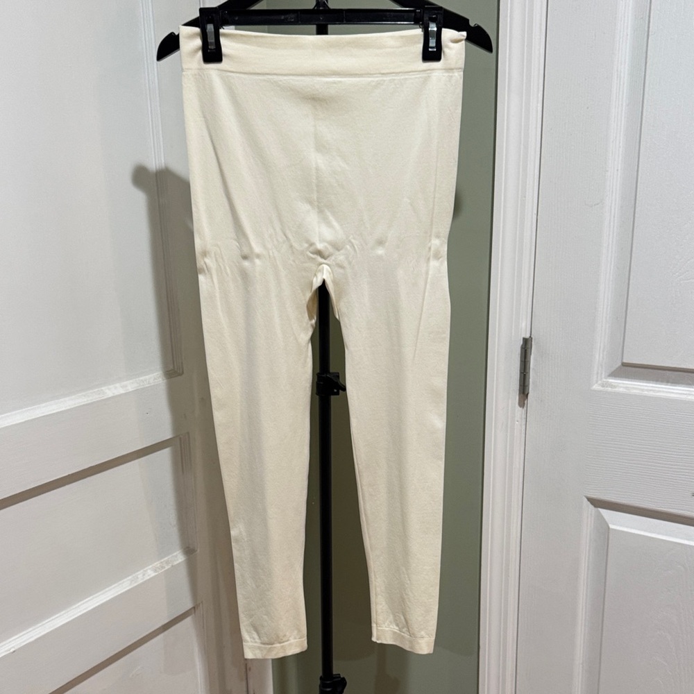 Karina Blue cream colored leggings. Size 1X/2X. Excellent condition.